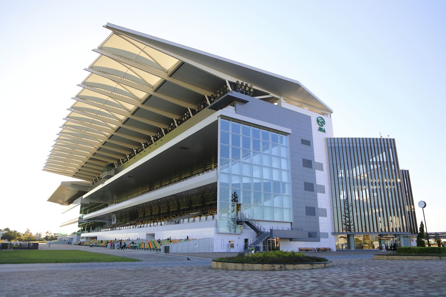 中京競馬場のメインスタンド