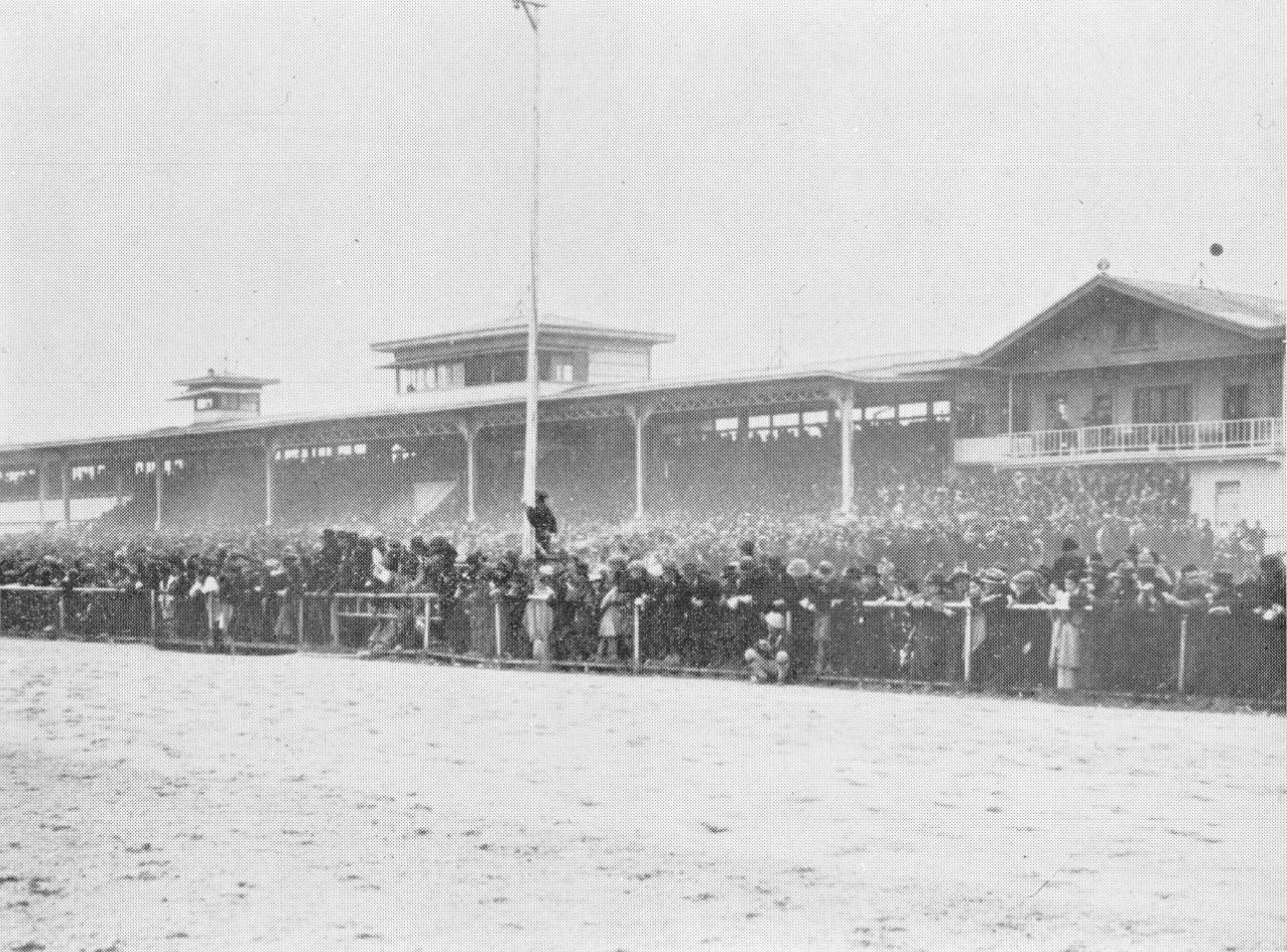 京都競馬倶楽部時代の京都競馬場メインスタンド